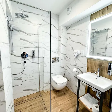 ホテル Anmago & クリニツァ・ズドルイ