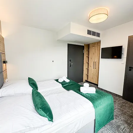 Anmago & ホテル クリニツァ・ズドルイ