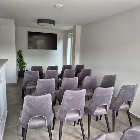 Anmago & ホテル クリニツァ・ズドルイ