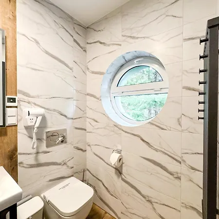 Anmago & ホテル クリニツァ・ズドルイ