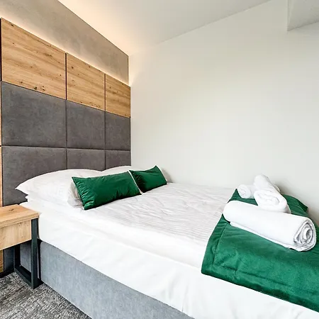 Anmago & ホテル クリニツァ・ズドルイ