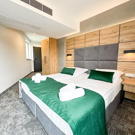 Anmago & ホテル クリニツァ・ズドルイ