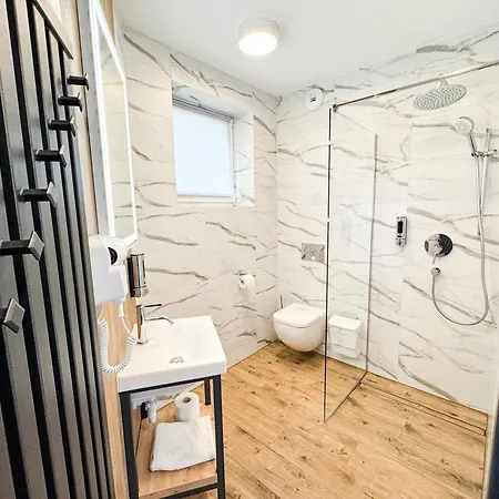 ホテル Anmago & クリニツァ・ズドルイ